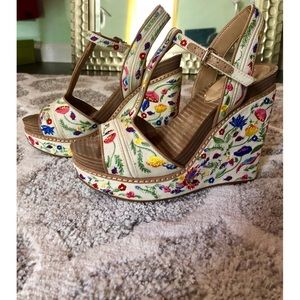 Gianni Bini Embroiderd Wedges